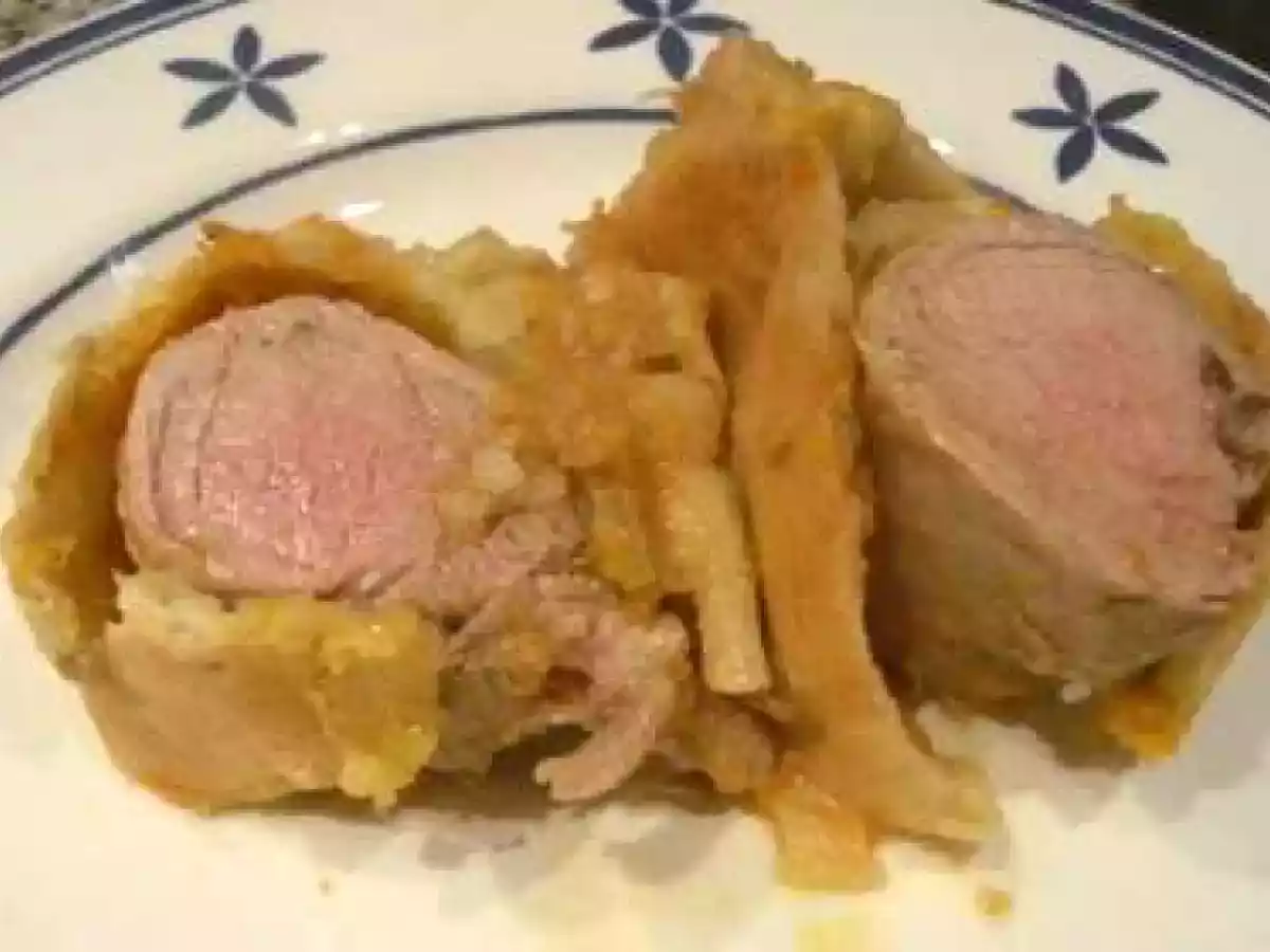 Solomillo de cerdo envuelto en masa para pizza