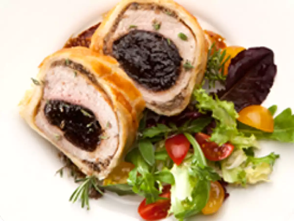 Solomillo de Cerdo Ibérico a la Wellington con Ciruelas