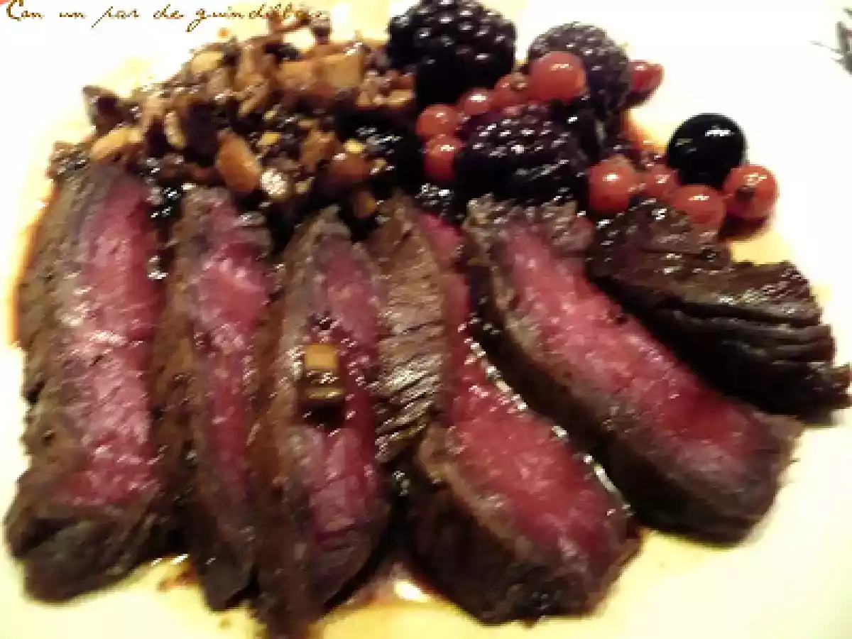 Solomillo de ternera y frutos rojos macerado en soja - foto 2