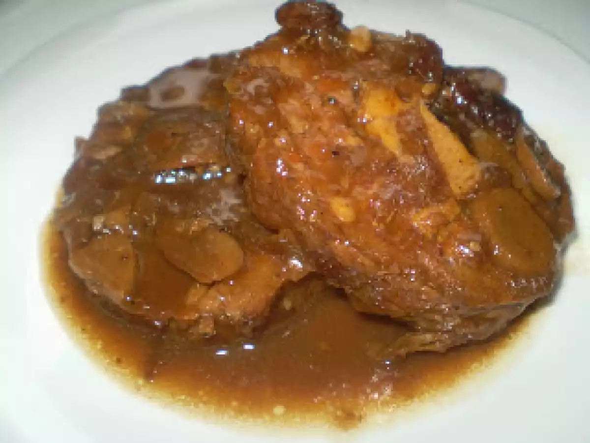 SOLOMILLO RELLENO CON SALSA AL PEDRO XIMENEZ