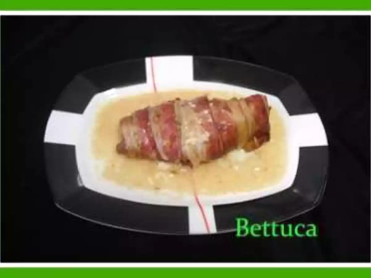 Solomillos con bufanda rellenos de pimientos del piquillo y queso