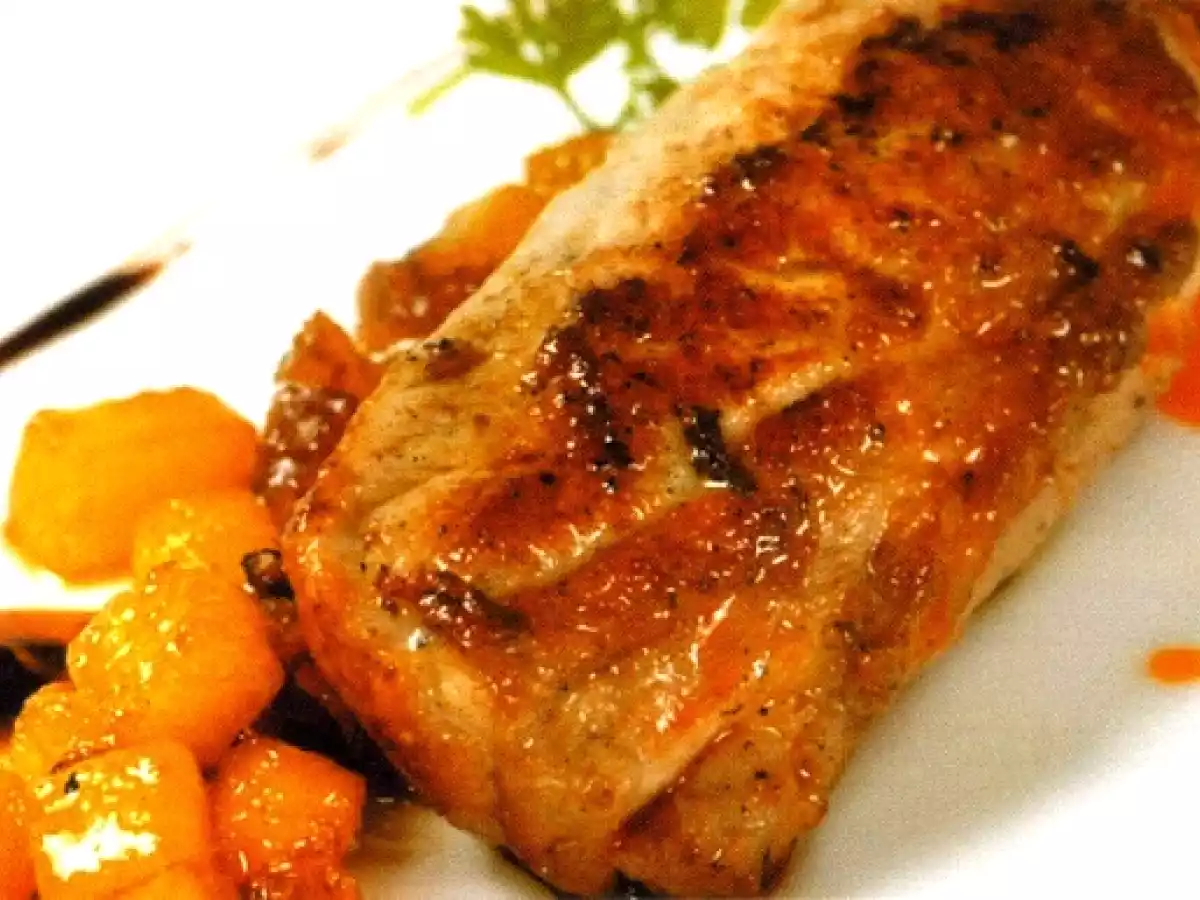 Solomillos de Ternasco de Aragón al vino tinto con melocotones