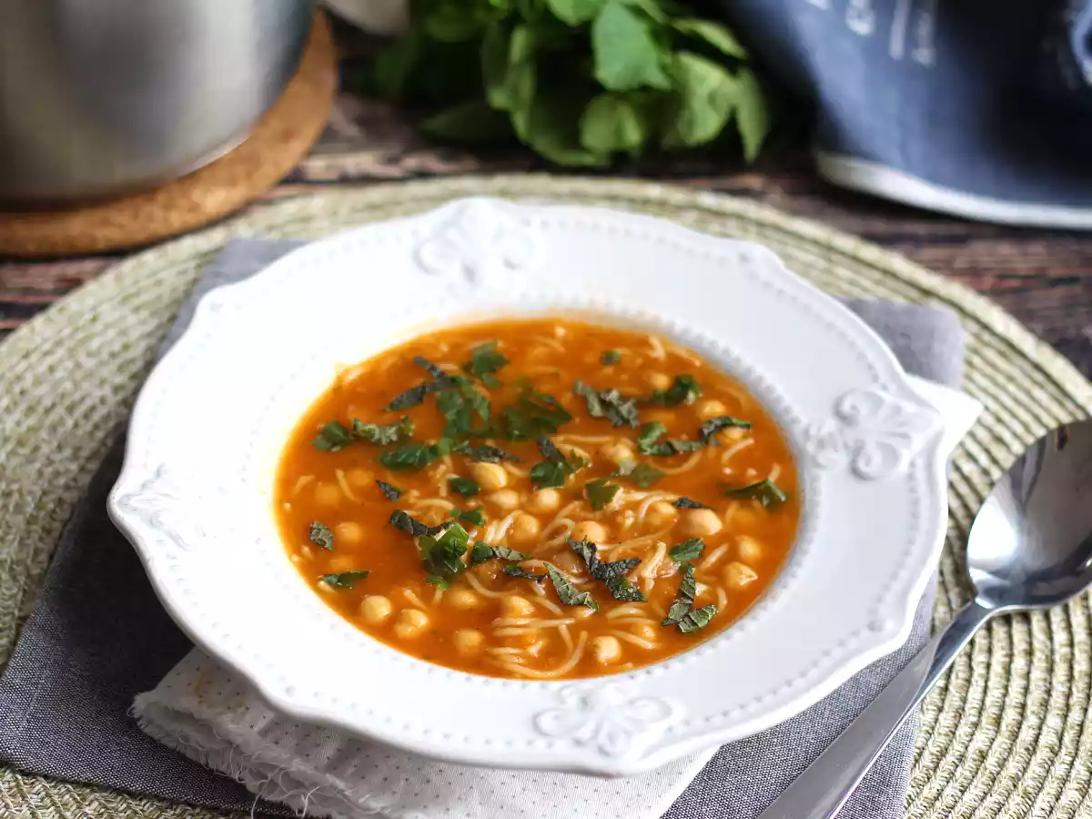 Sopa chorba vegana, ¡la sopa fragante y sabrosa por excelencia!