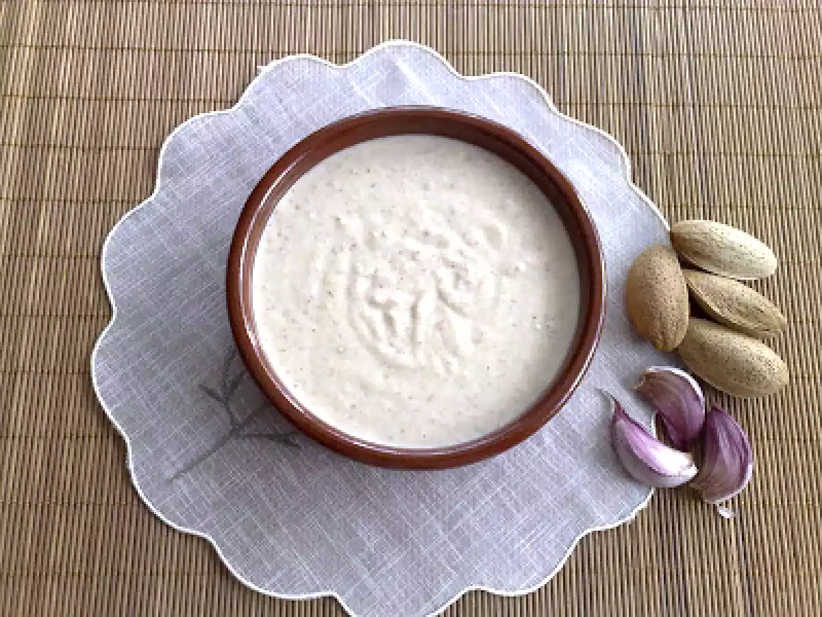 Sopa de Ajo: Ajo Blanco de Almeria
