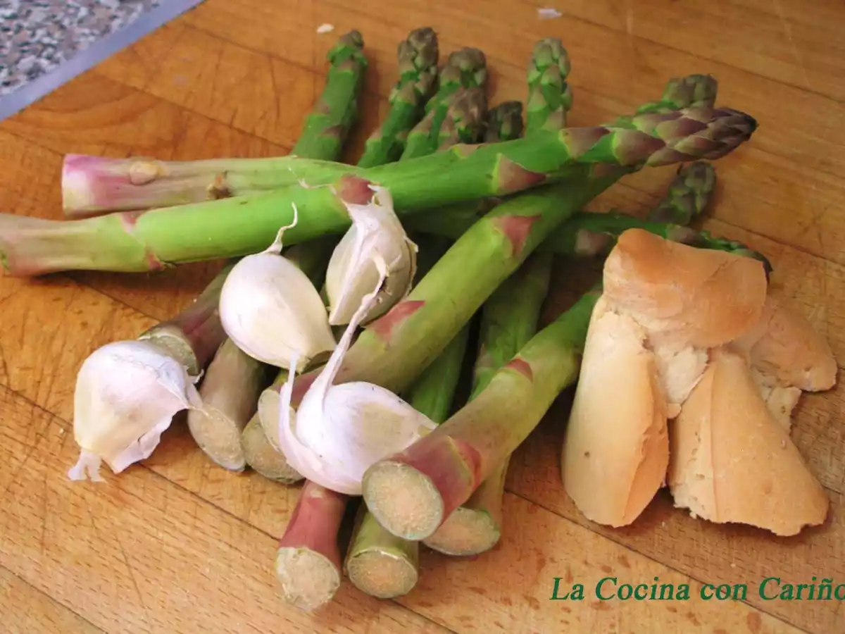 Sopa de Ajo con Espárragos Verdes - foto 2