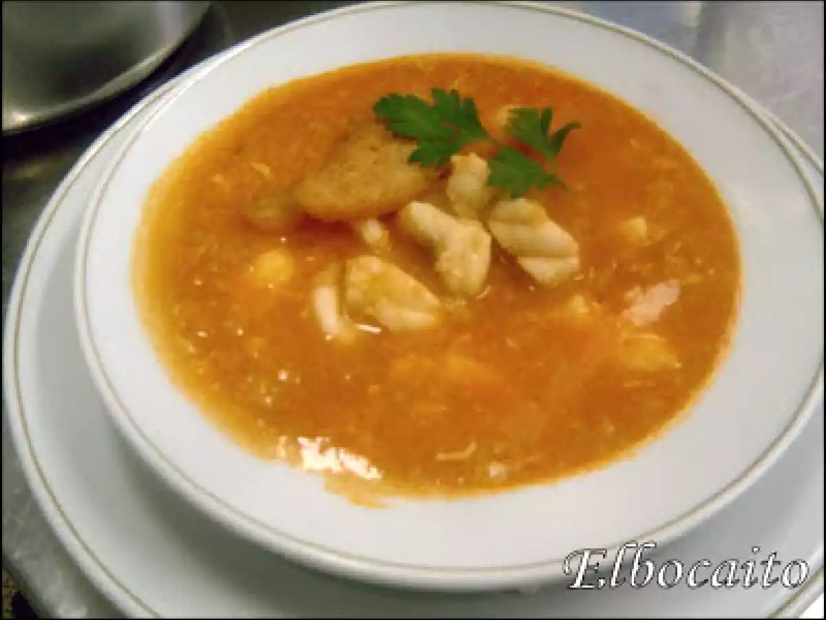 Sopa de ajo con rape y huevo. (Emilio Almagro)