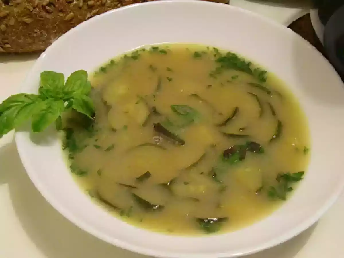 Sopa de ajo y calabacín