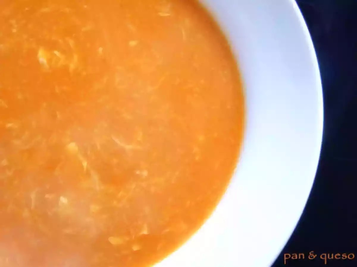 Sopa de ajo y tomate