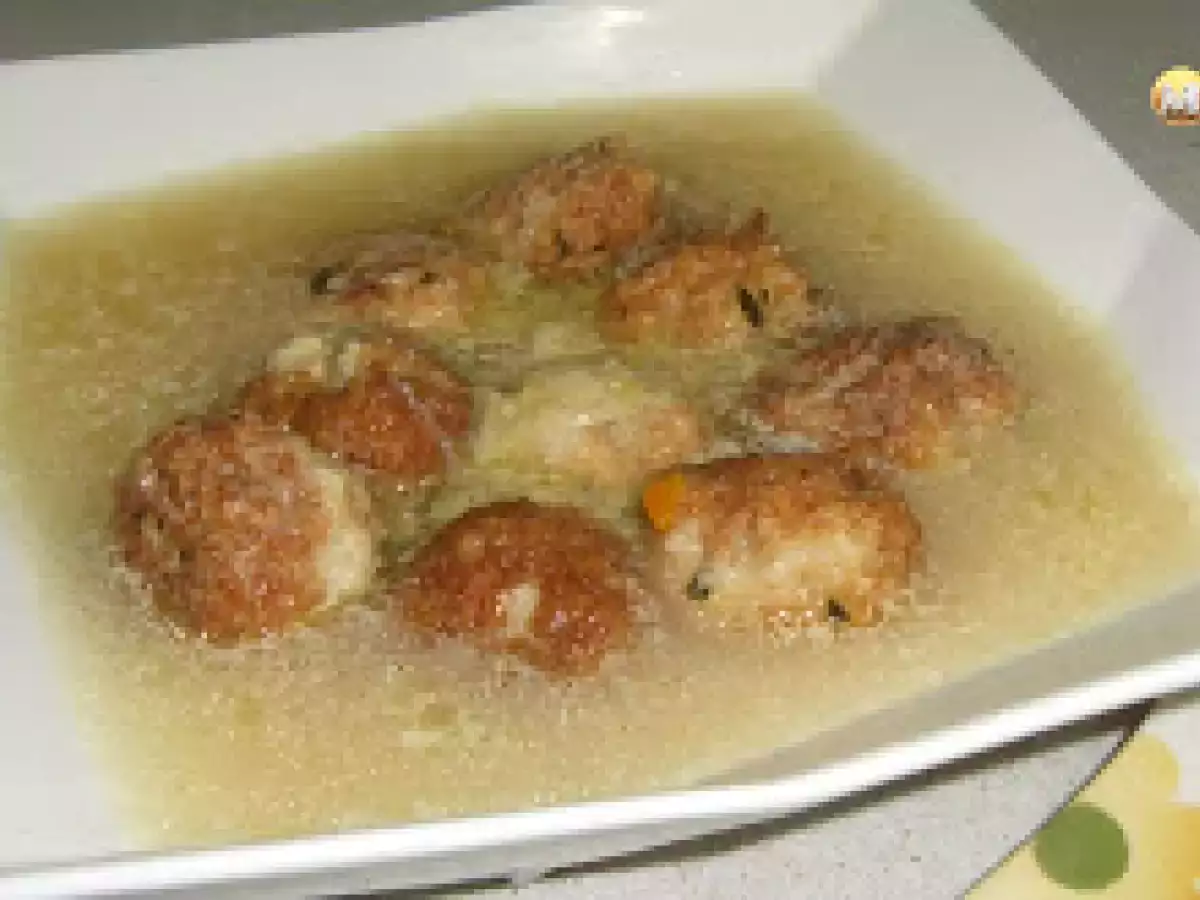 Sopa de albóndigas