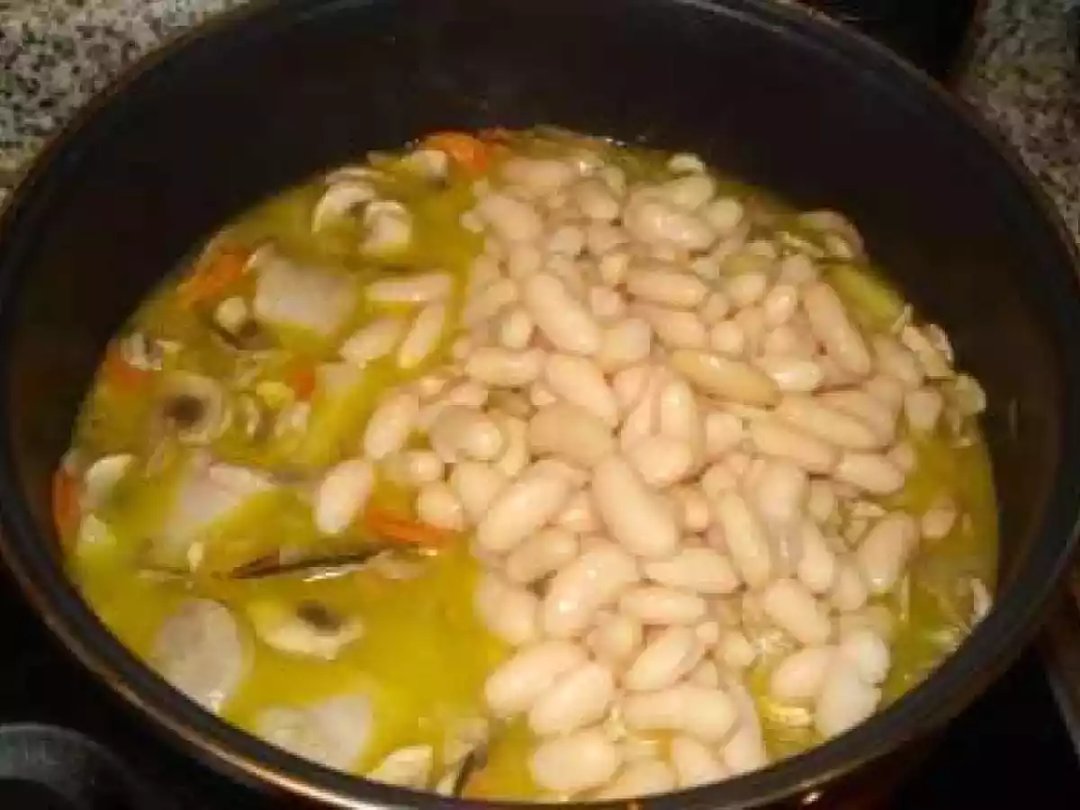 Sopa de alubias con butifarra - foto 2