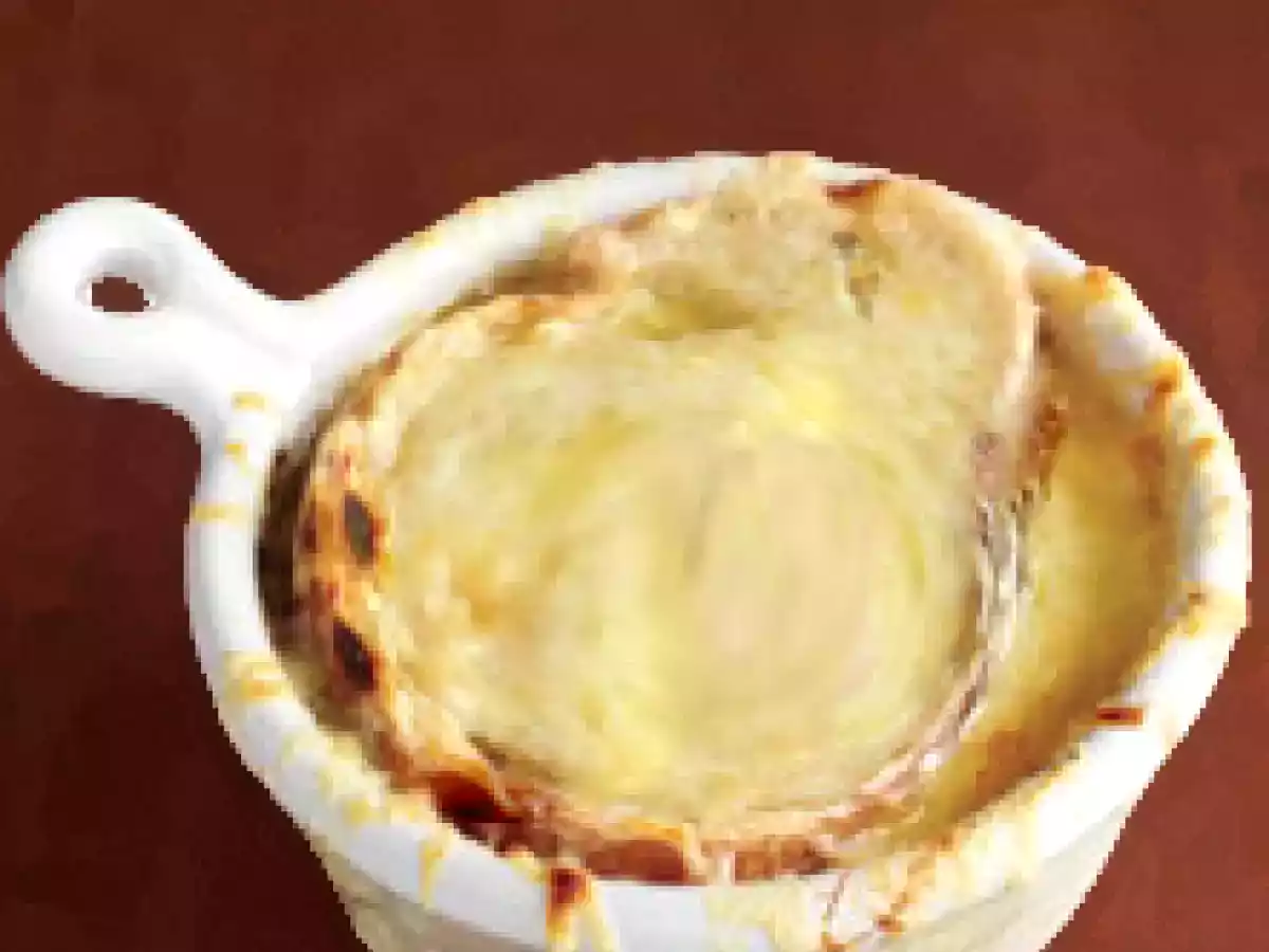 Sopa de cebolla, bacon y queso