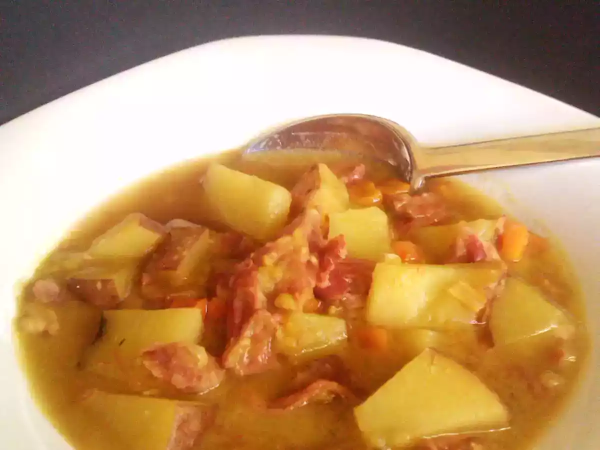 Sopa de codillo de cerdo ahumado y guisantes secos - foto 2