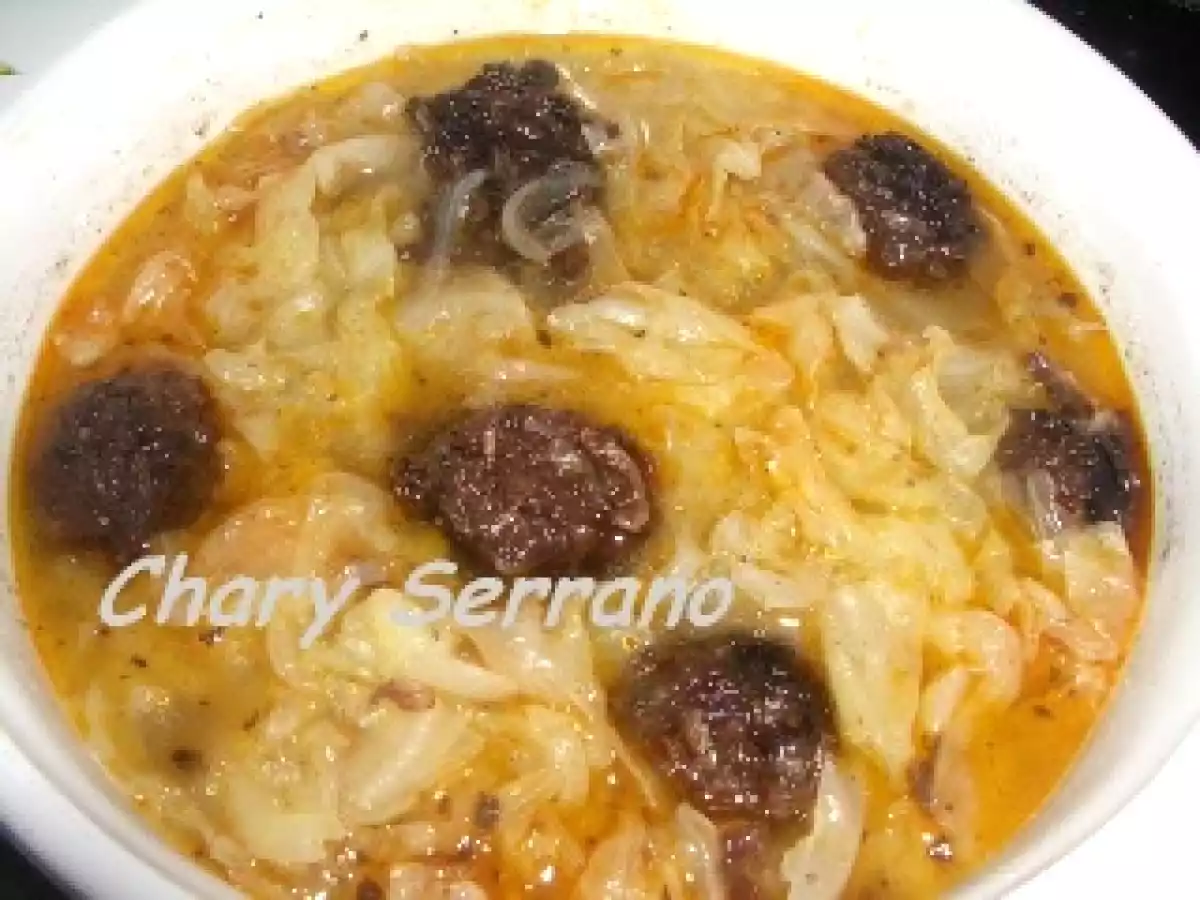 Sopa de col y morcilla