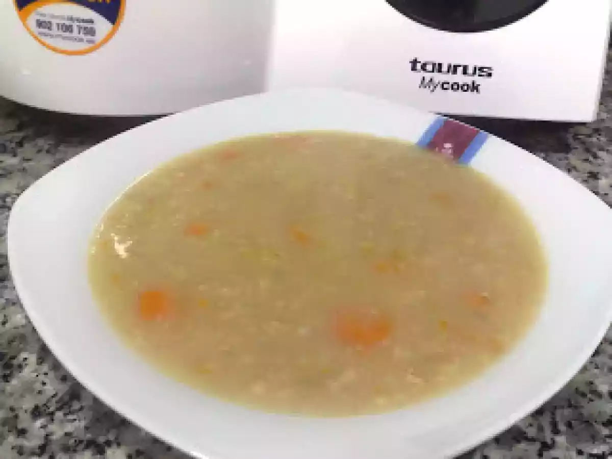 Sopa de copos de avena con verduras