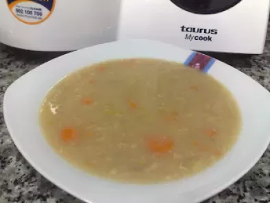 Sopa de copos de avena con verduras