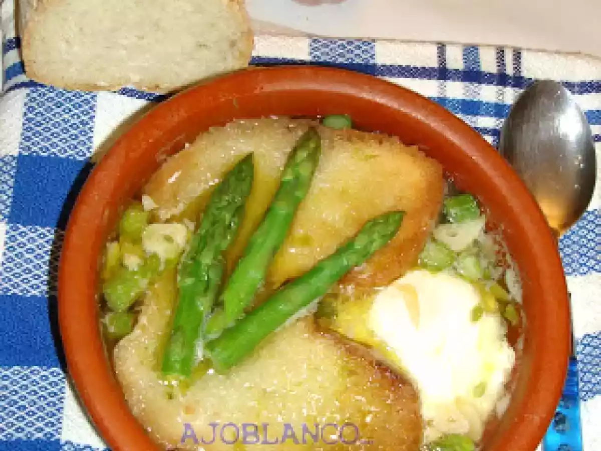 Sopa de espárragos y ajo - foto 2