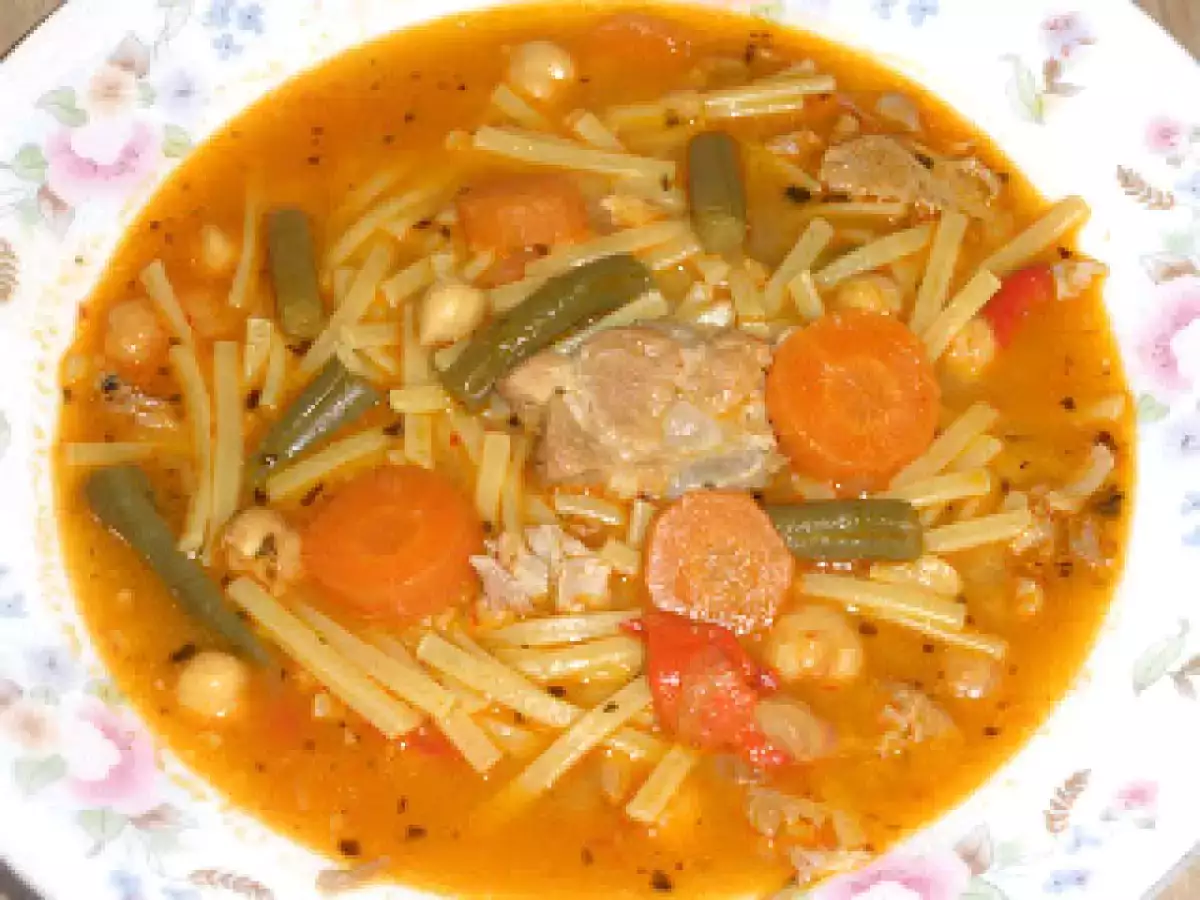 Sopa de Fideos, Costillas y Albahaca