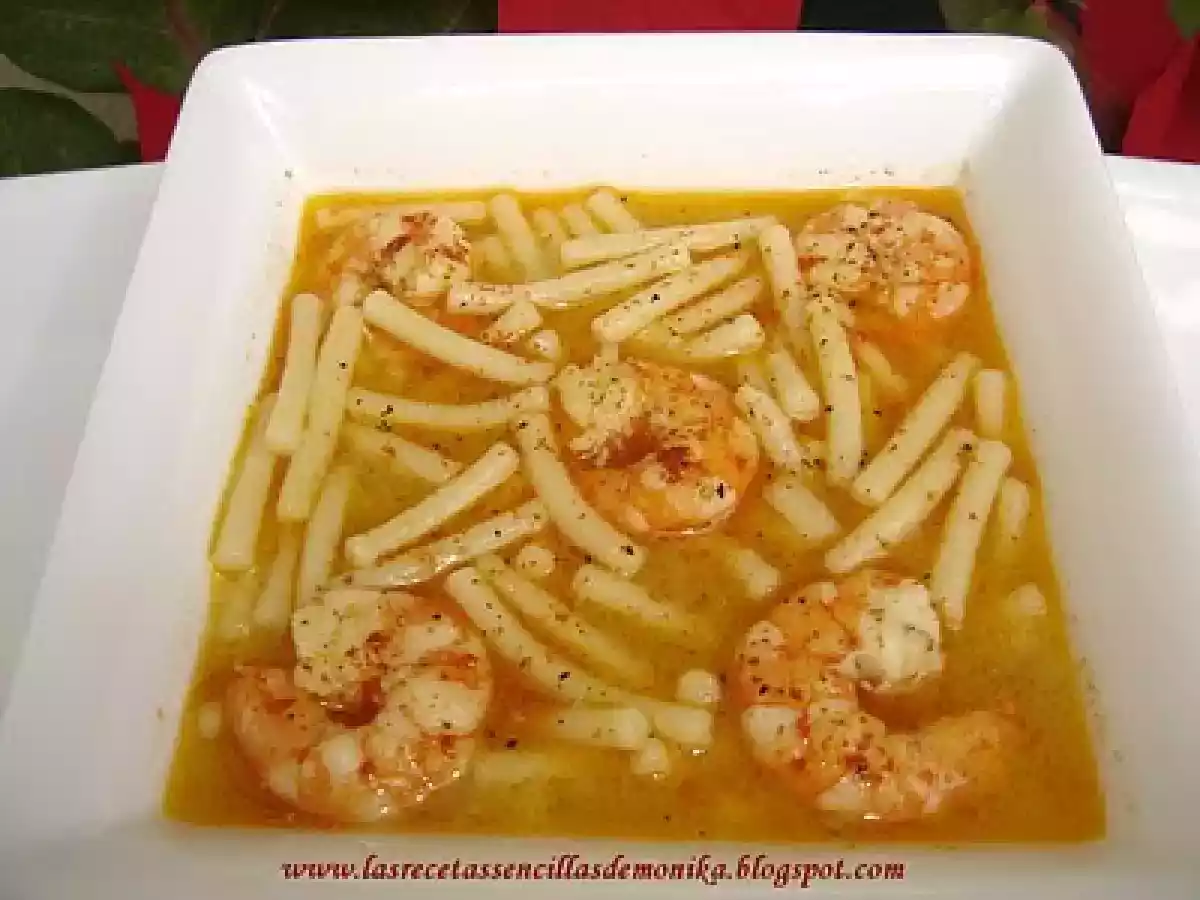 Sopa de fideos y langostinos / tarta cristiano ronaldo de gominolas