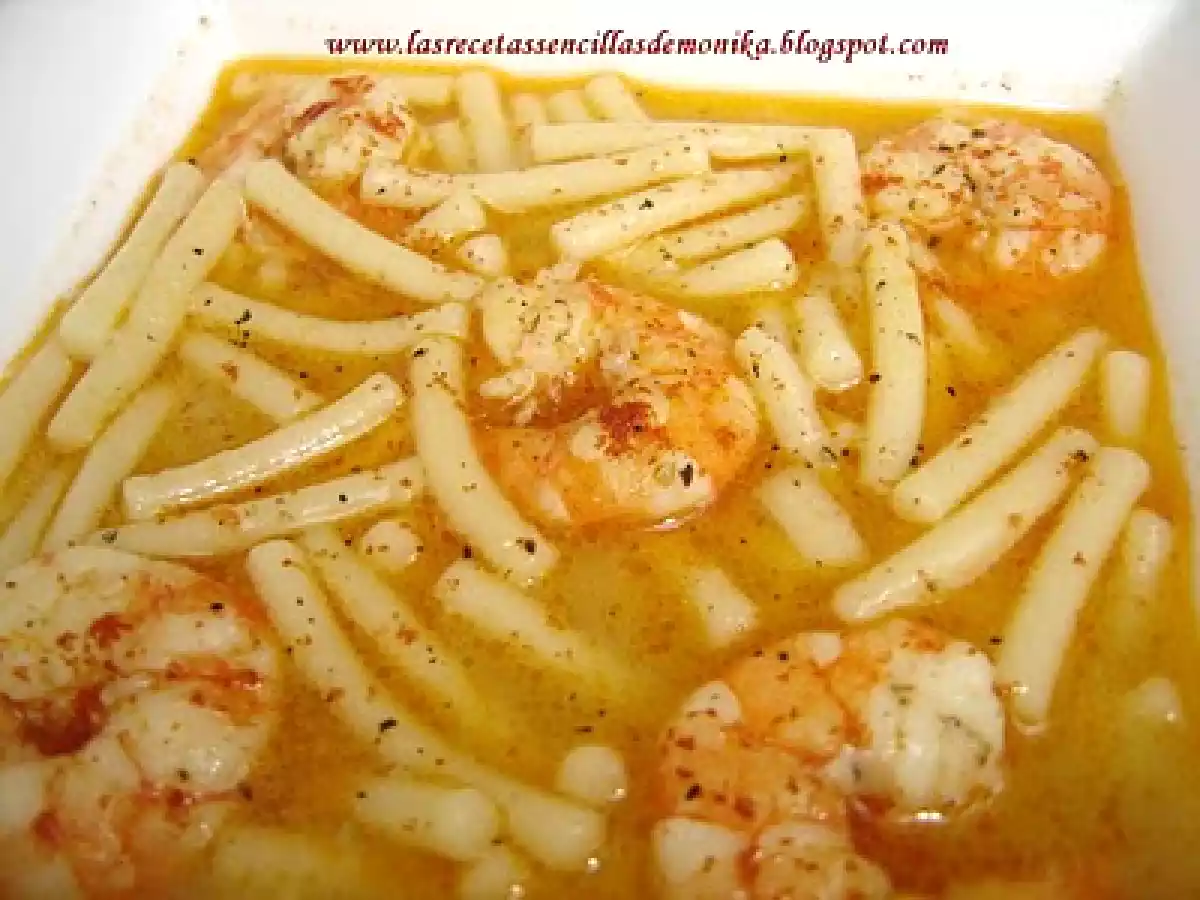 Sopa de fideos y langostinos / tarta cristiano ronaldo de gominolas - foto 2