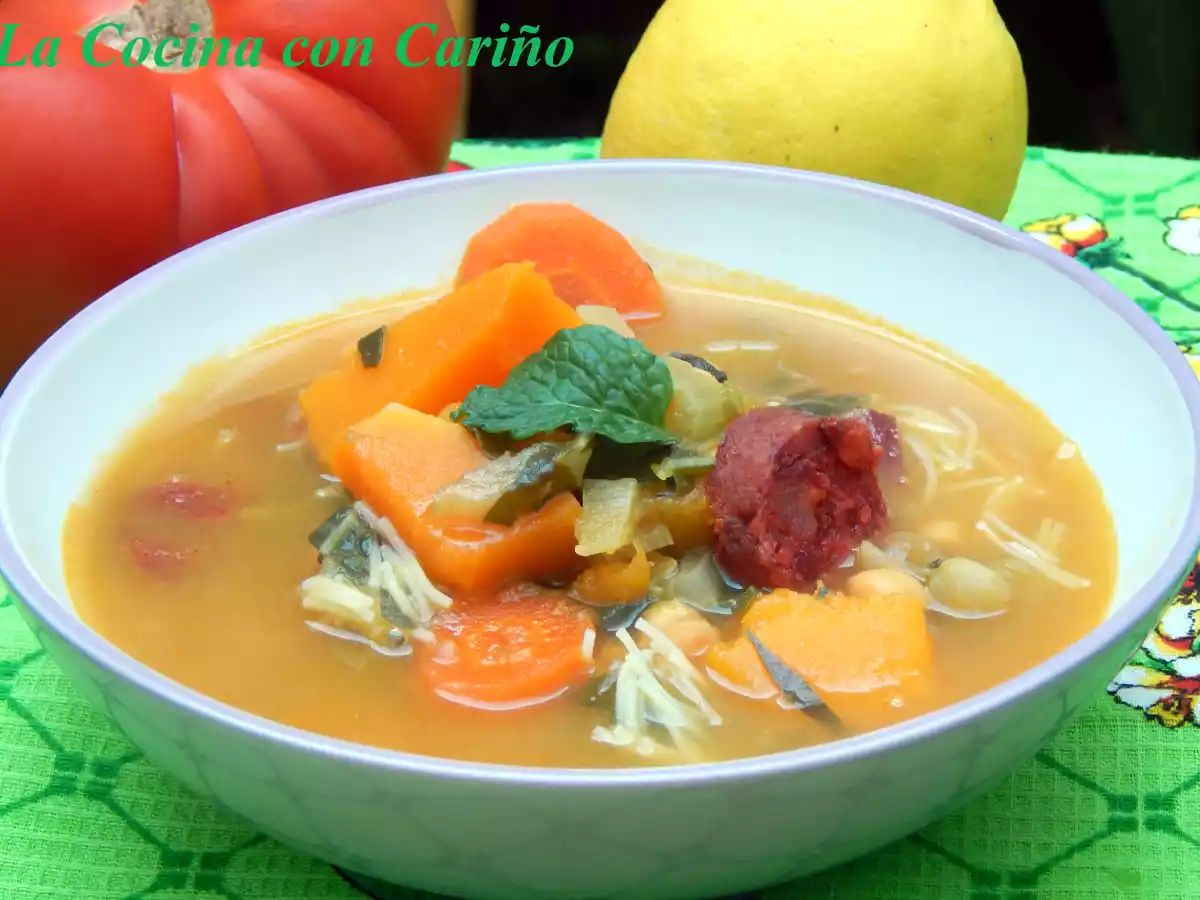 Sopa de garbanzos con calabaza y acelgas