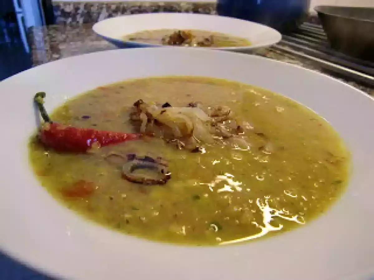 Sopa de lentejas con cebolla frita