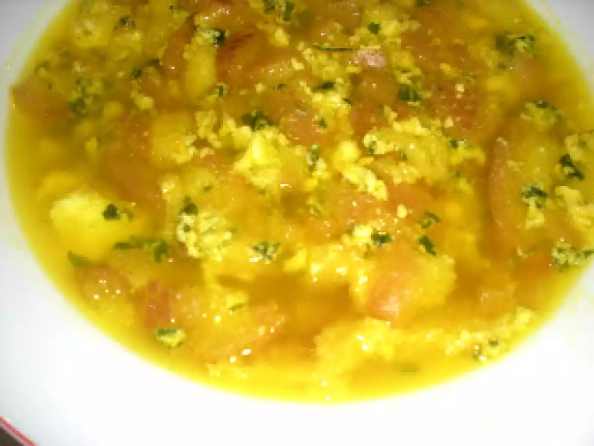 Sopa de pan con caldo del cocido