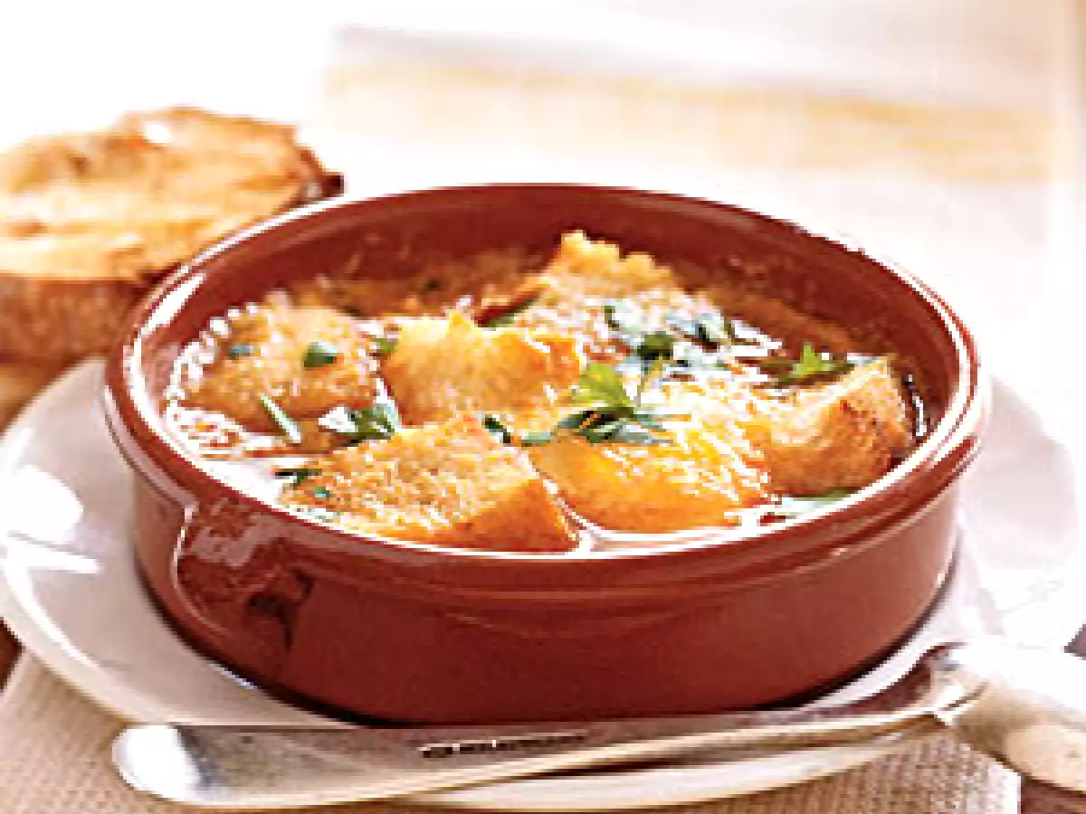 Sopa de pan en cazuela