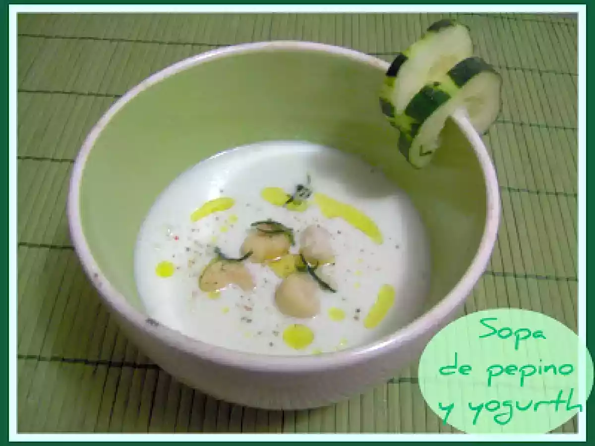 SOPA DE PEPINO CON TOQUE DE QUESO