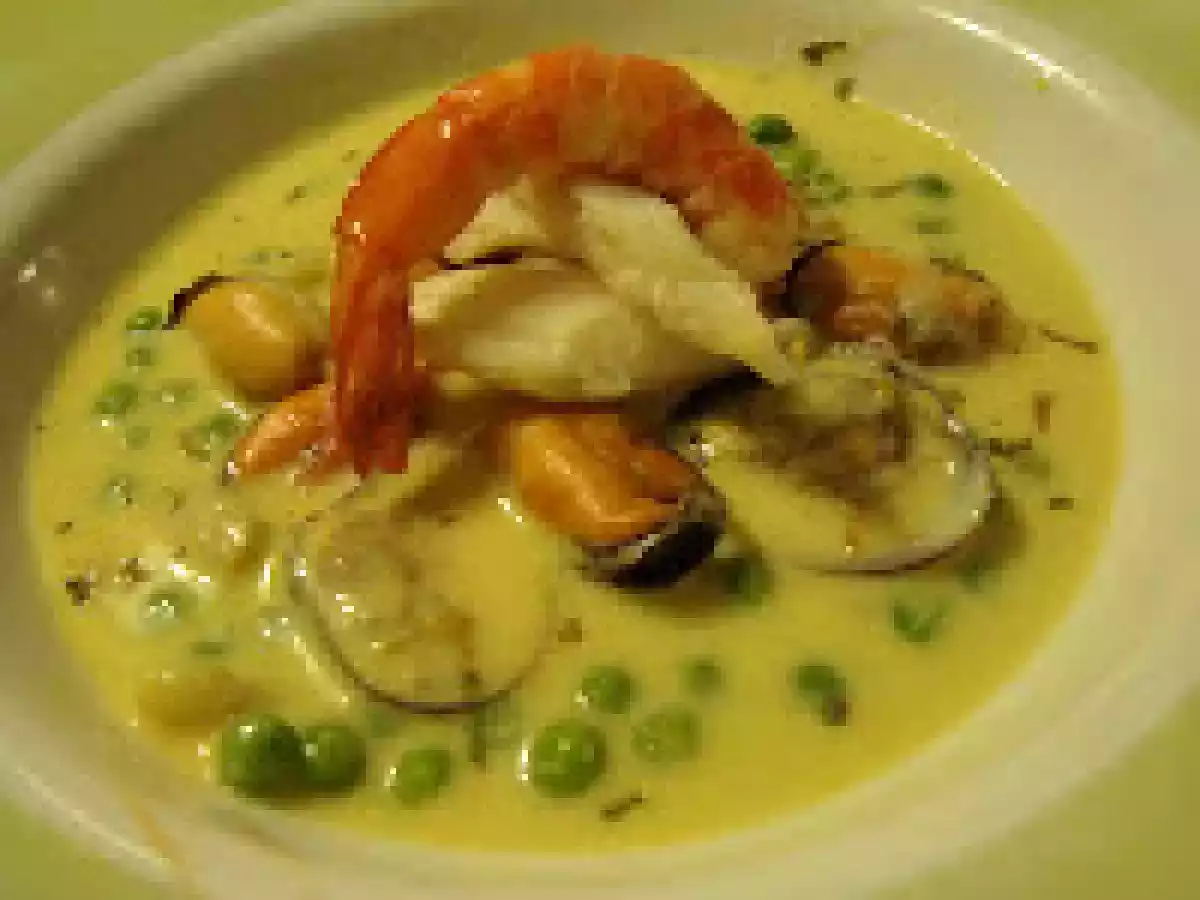 Sopa de pescado a la crema, con marisco