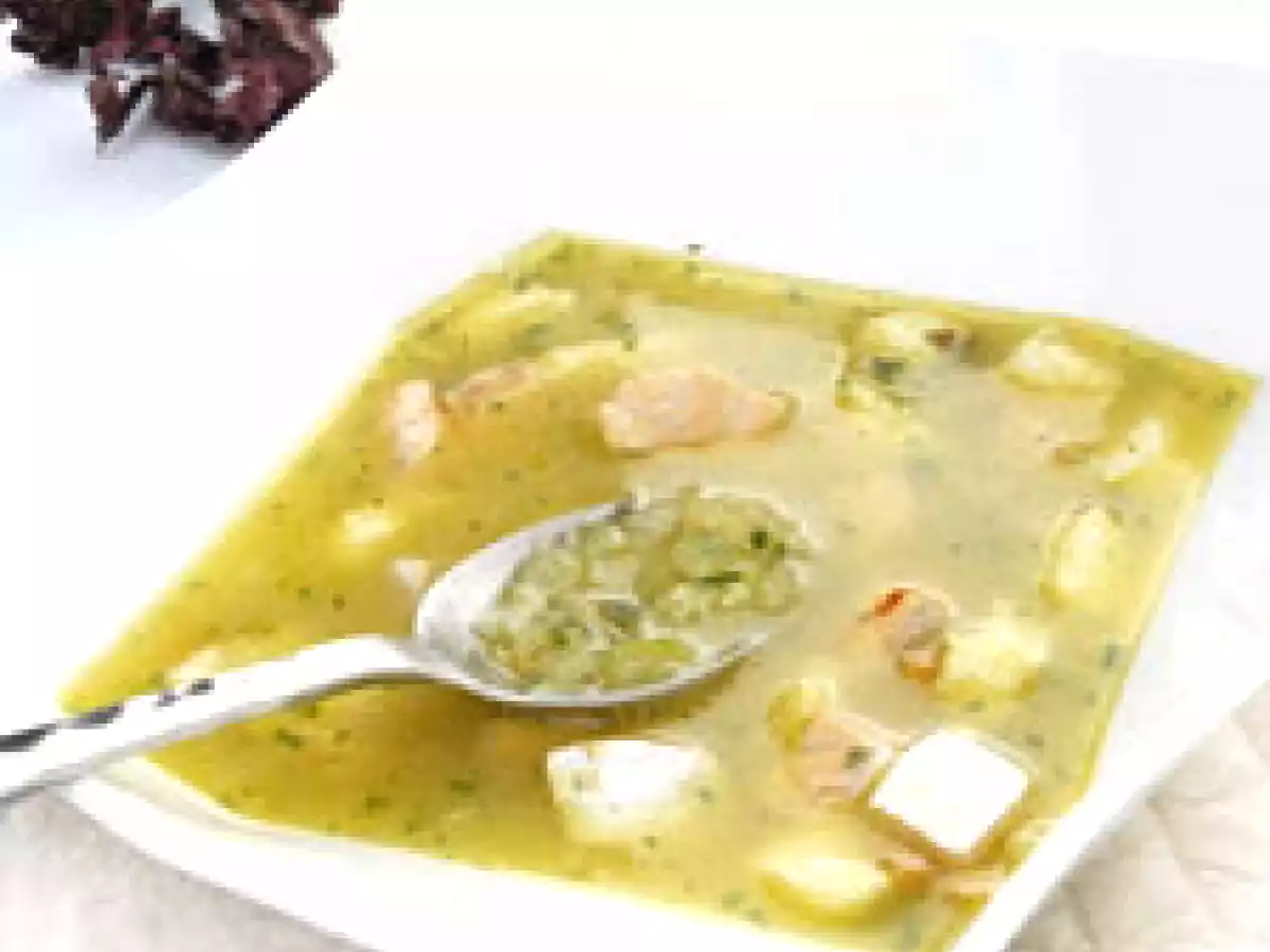 Sopa de pescado y arroz con alga dulse