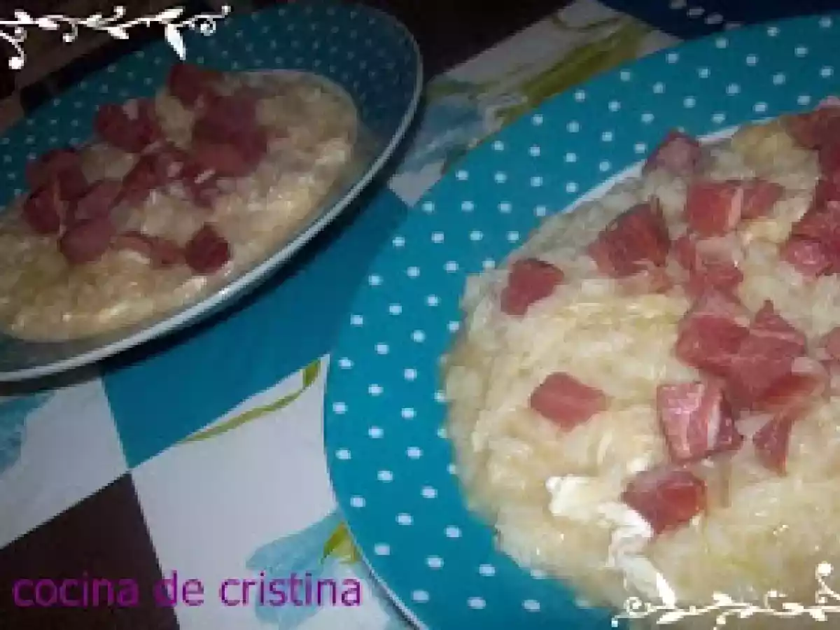 SOPA DE POLLO CON TAQUITOS DE JAMON