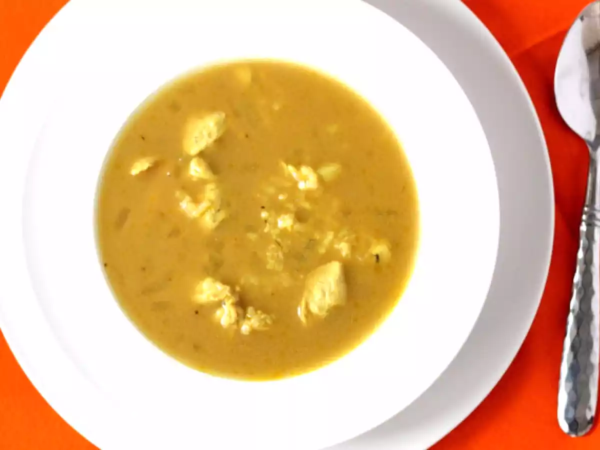 SOPA DE POLLO Y ARROZ CON CURRY