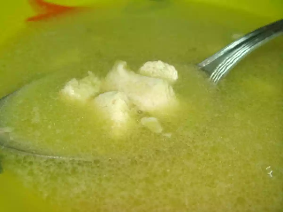 SOPA DE POLLO Y GUISANTES