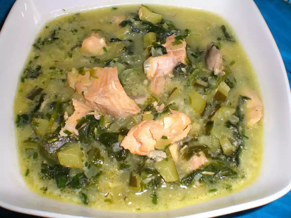 SOPA DE SALMÓN CON VERDURAS