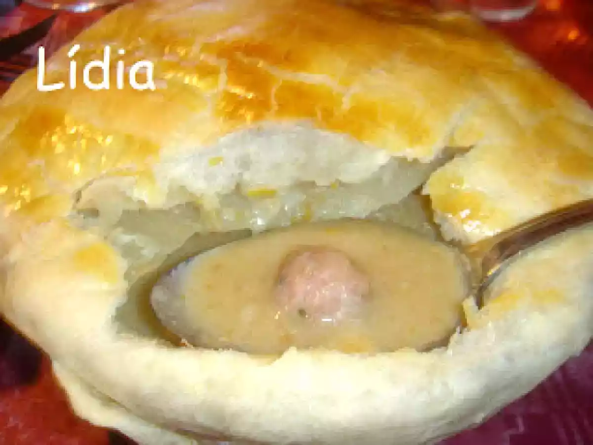 SOPA DE SETAS CON HOJALDRE (sopa de bolets amb pasta de full)