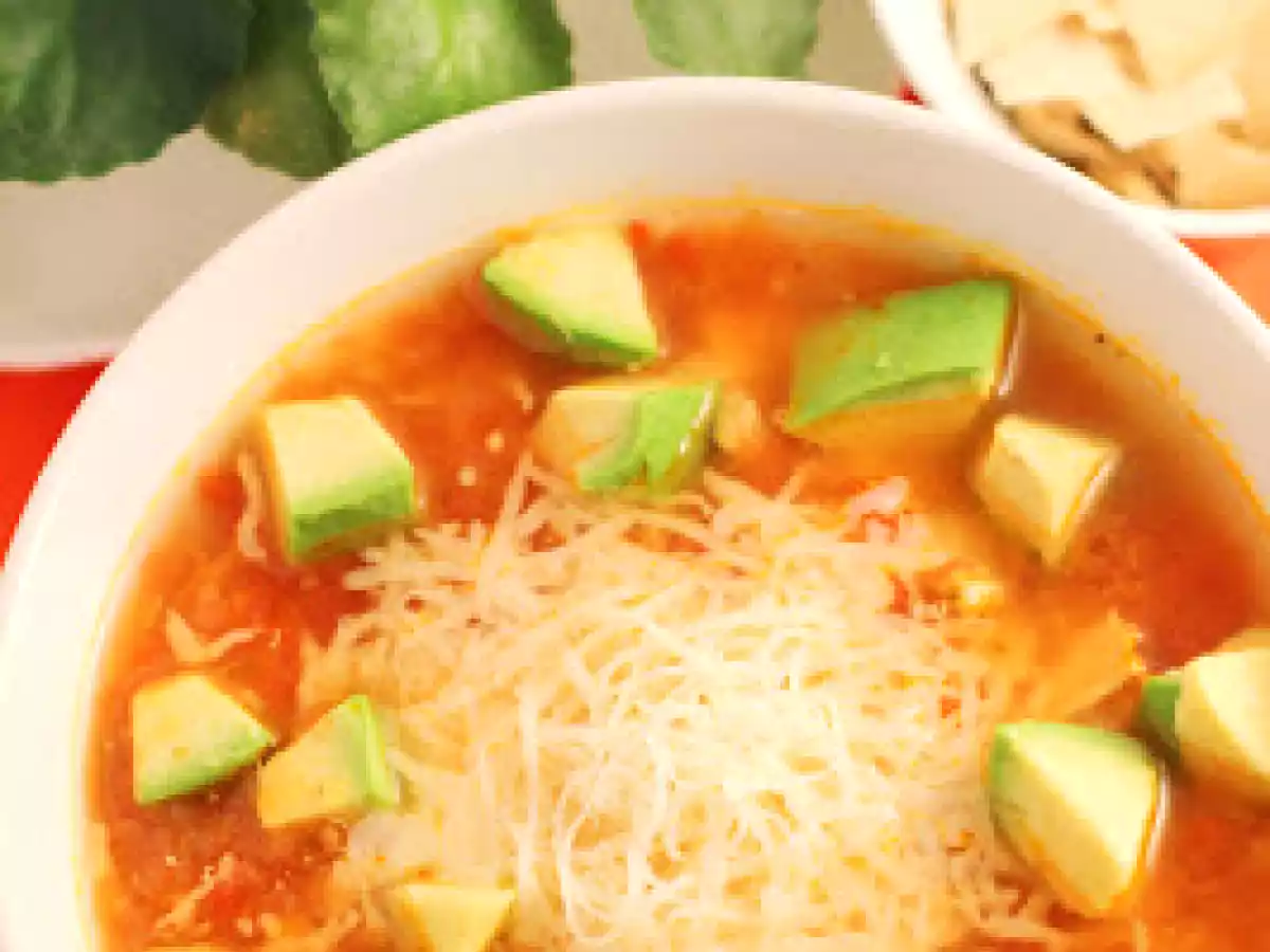 Sopa de tomate al chipotle con pollo (de 400 calorías)