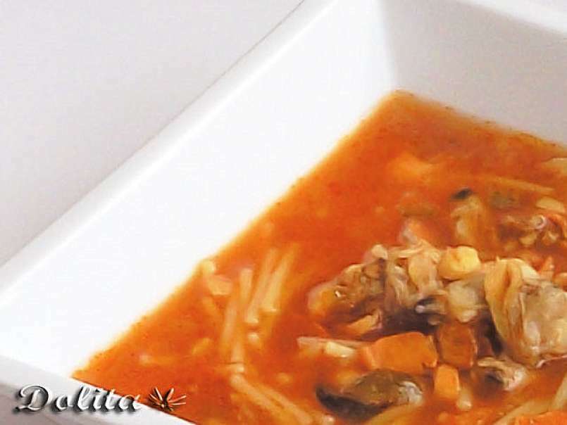 Sopa de tomate con fideos, almejas y mejillones - foto 2