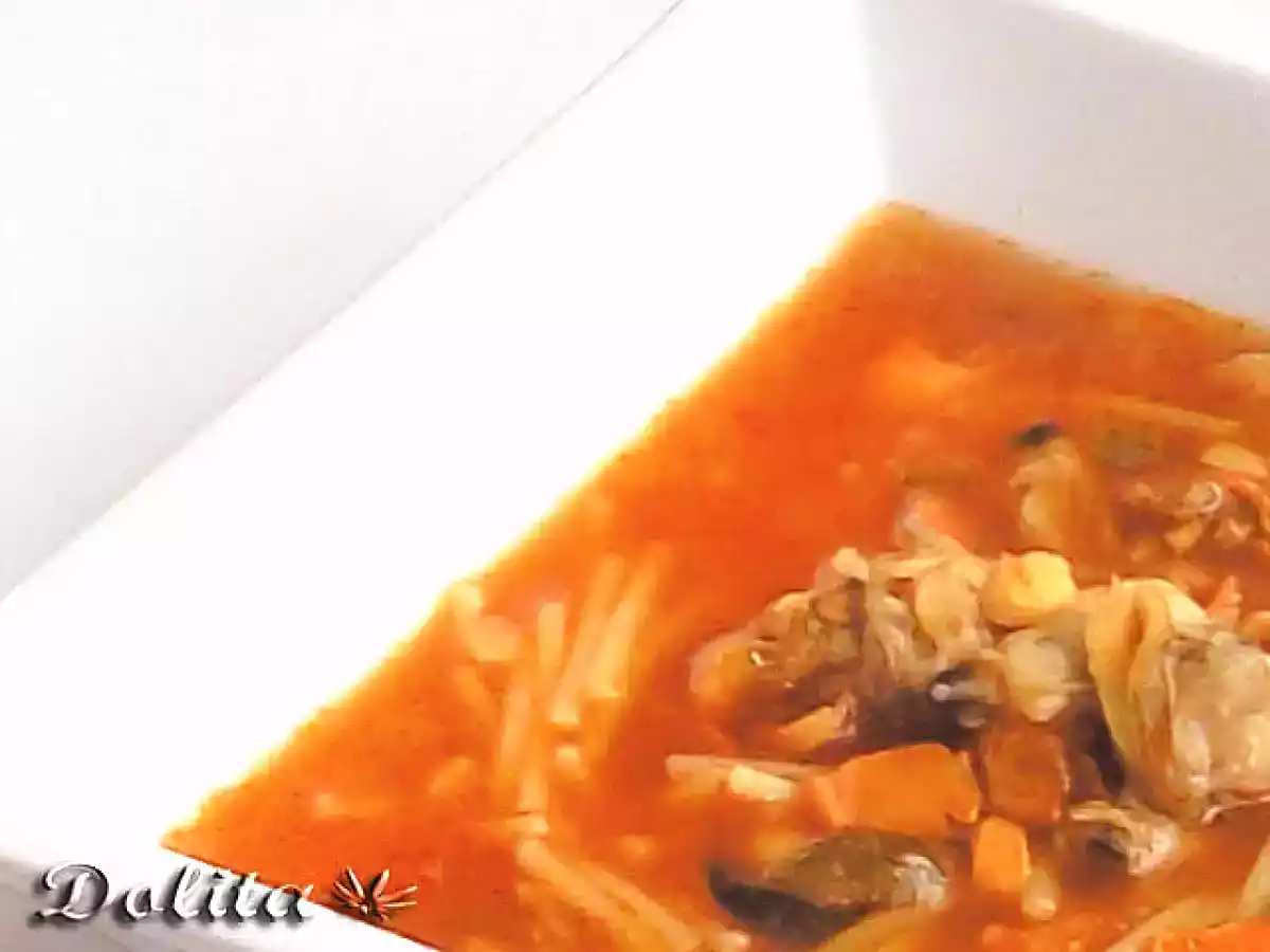Sopa de tomate con fideos, almejas y mejillones - foto 2