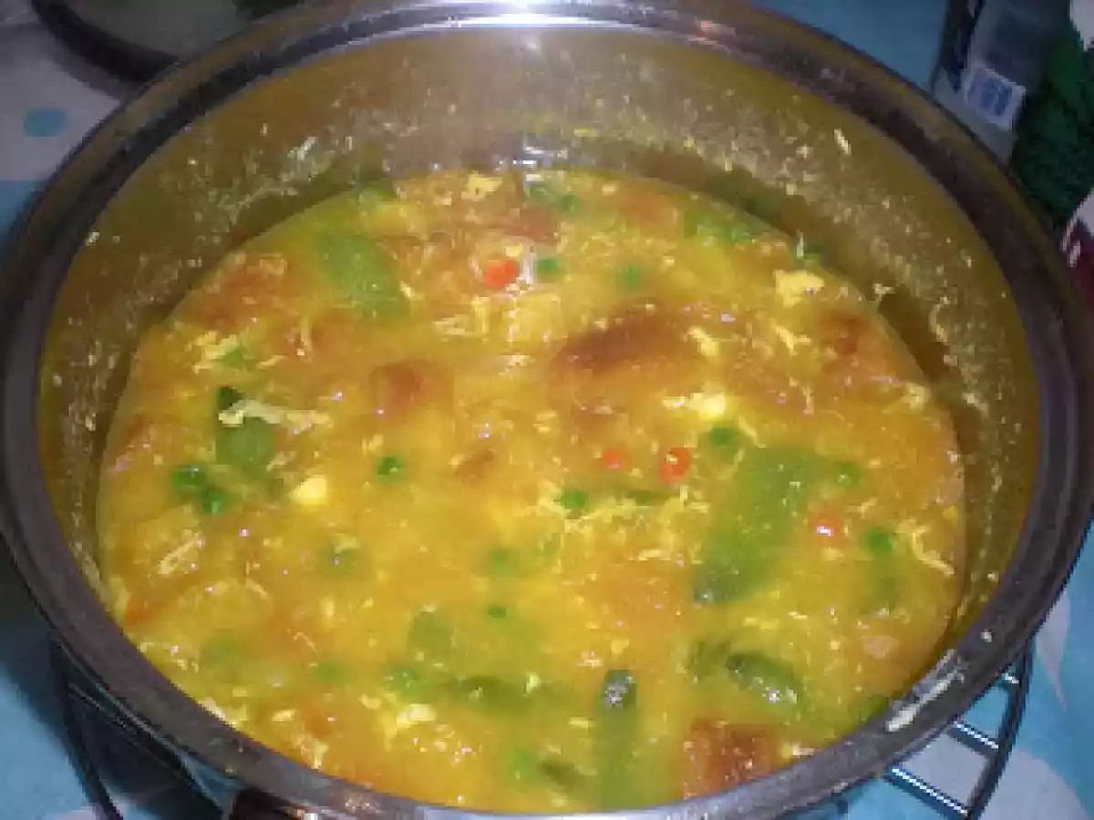 Sopa de vegetales pan frito y huevo - foto 2