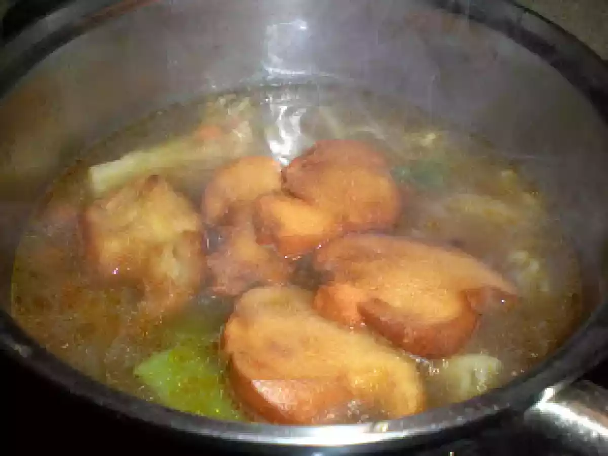 Sopa de vegetales pan frito y huevo - foto 4