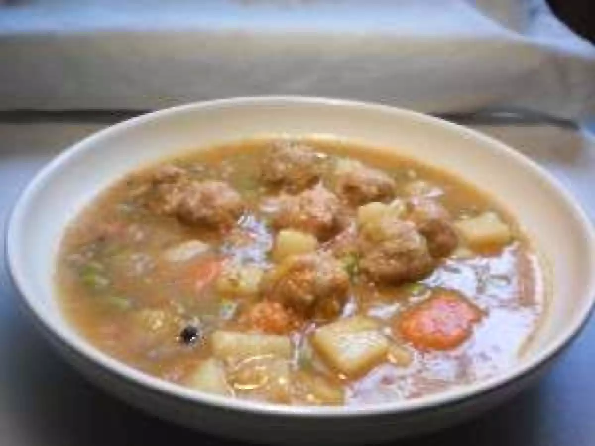 SOPA DE VERDURAS CON ALBONDIGAS