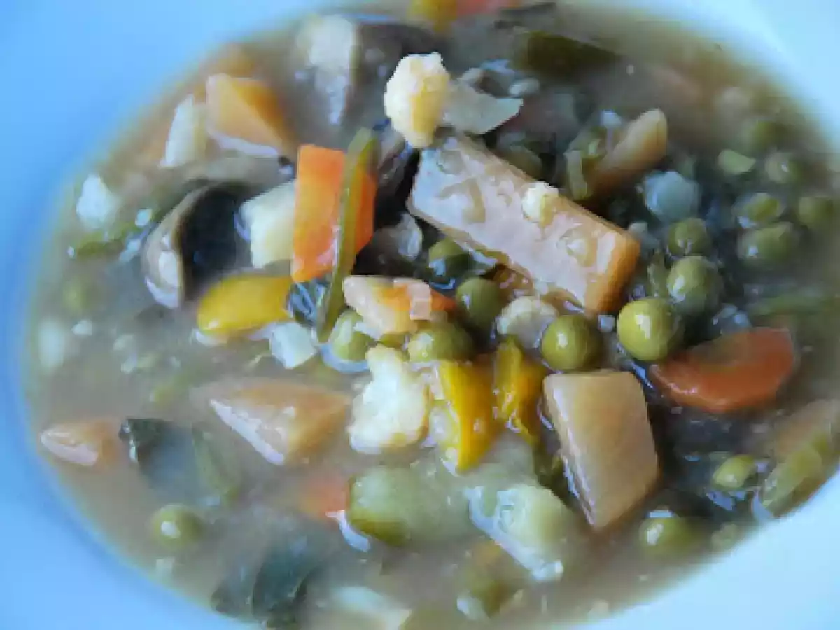 Sopa de verduras con colinabo
