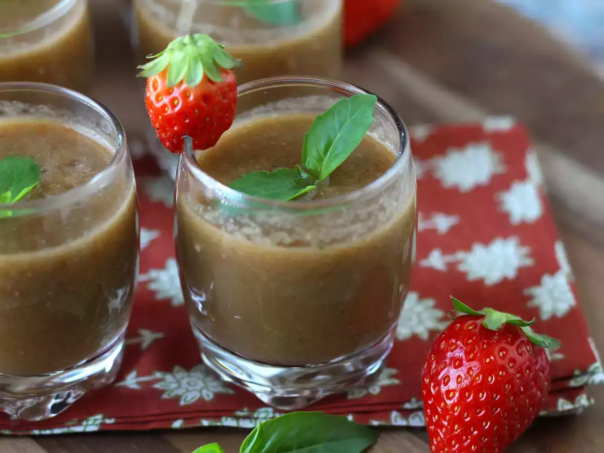 Sopa fría de fresas y tomate: un entrante ligero y aromático - foto 3