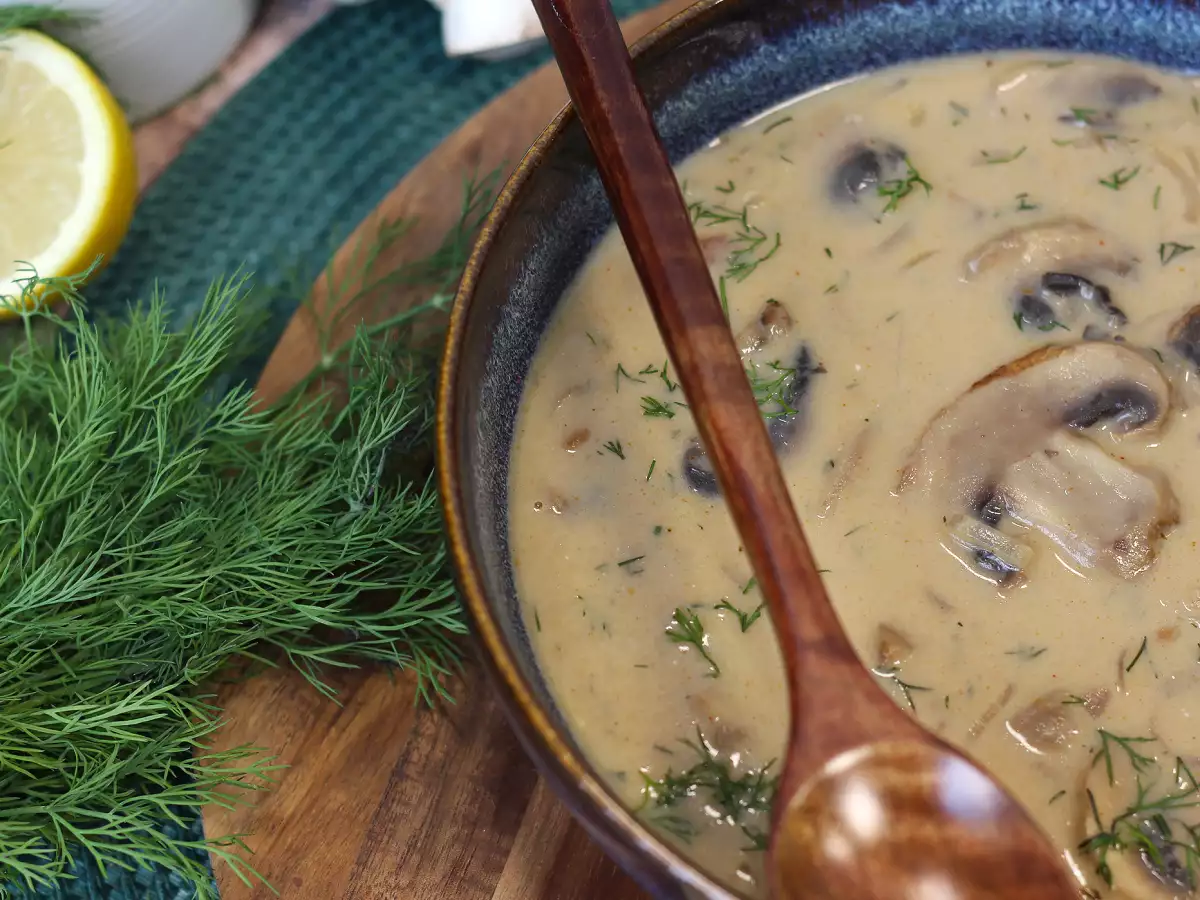 Sopa húngara de champiñones (gombaleves): receta fácil y cremosa - foto 6