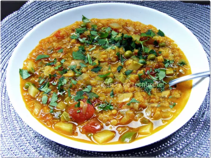 Sopa india de lentejas con verduras
