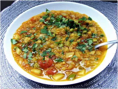 Sopa india de lentejas con verduras