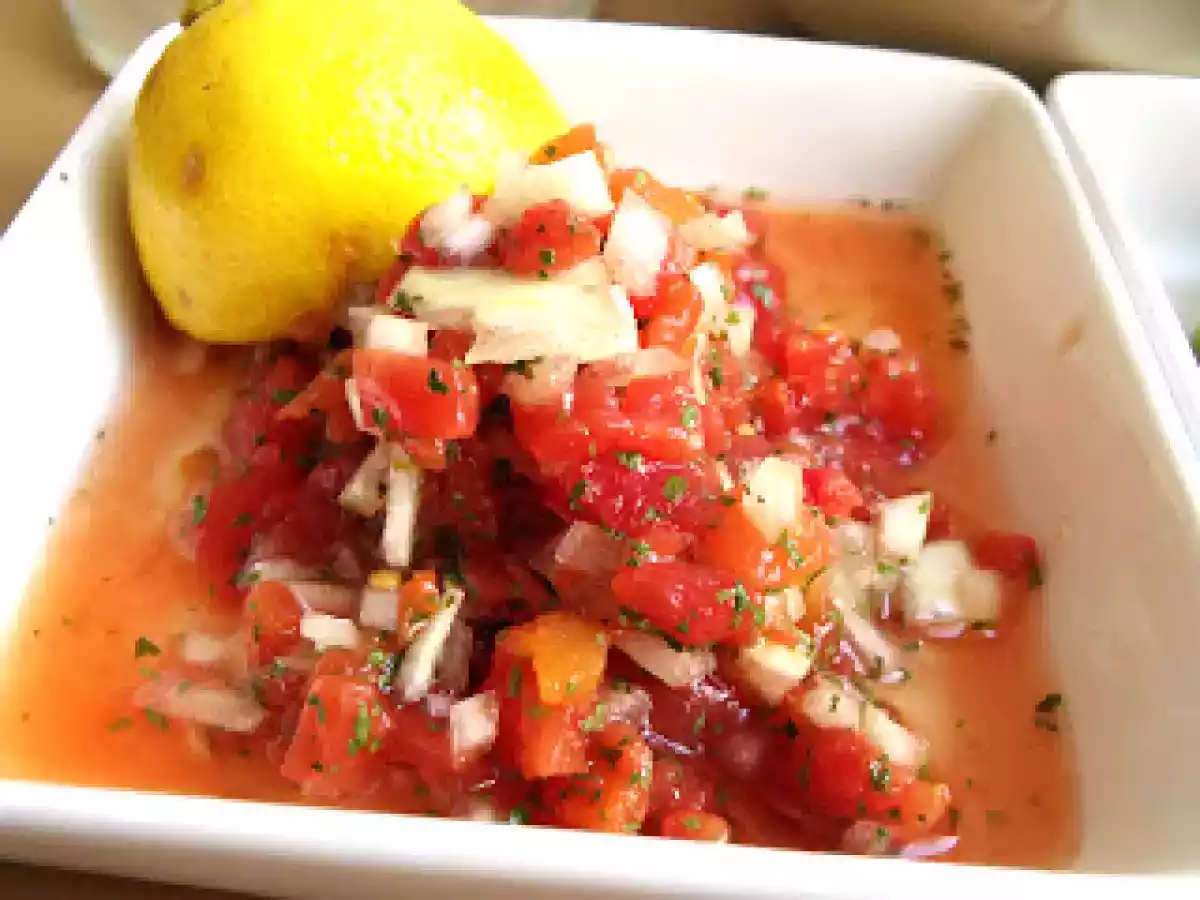 Sopa mexicana de pescado y tomate