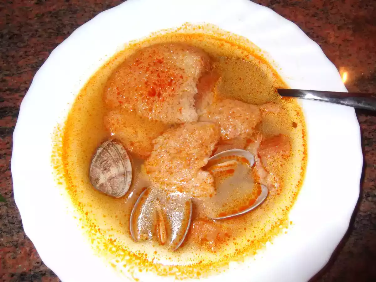 Sopas de ajo con almejas