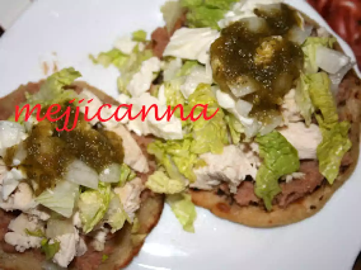 Sopes de pollo