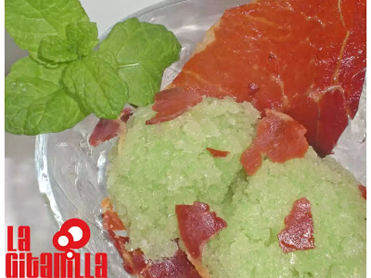 Sorbete de melón con crujiente de jamón desmigado